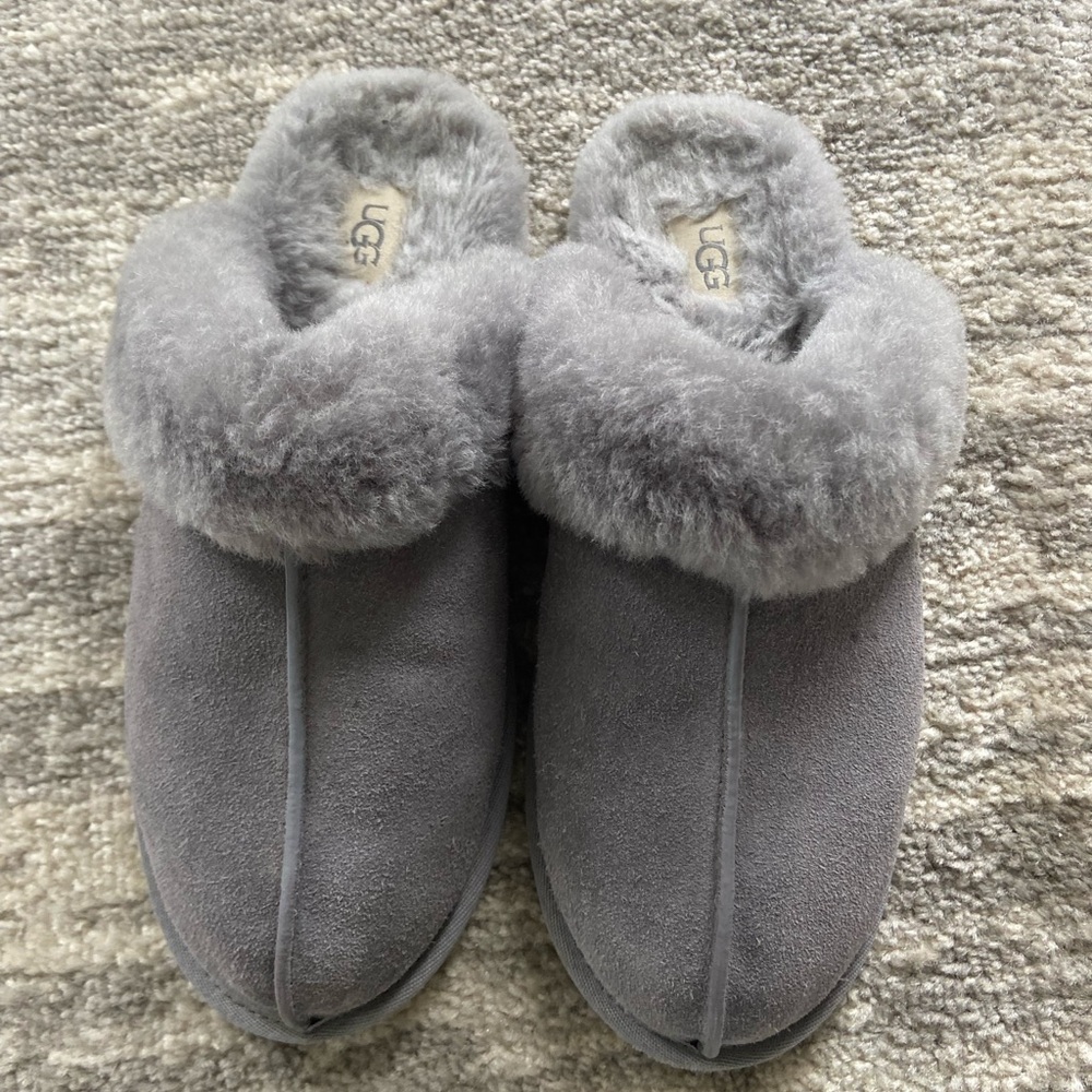 They’ve only been worn maybe once or twice, they’re in very good condition.
